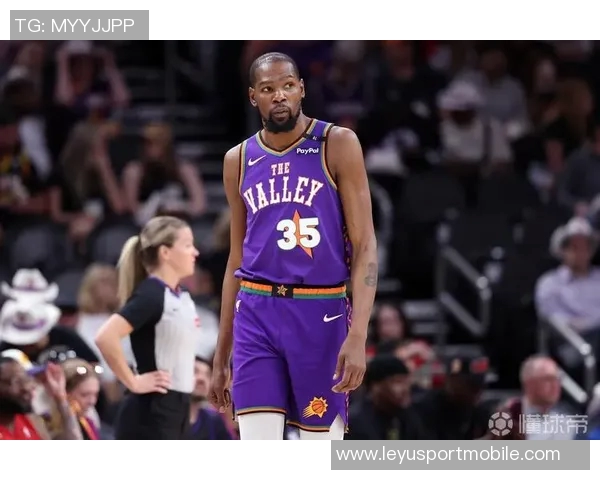 37岁KD的未来展望斯通相信他能保持状态续约是信心的体现 37岁KD的未来展望斯通相信他能保持状态续约是信心的体现