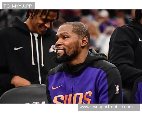 37岁KD的未来展望斯通相信他能保持状态续约是信心的体现 37岁KD的未来展望斯通相信他能保持状态续约是信心的体现